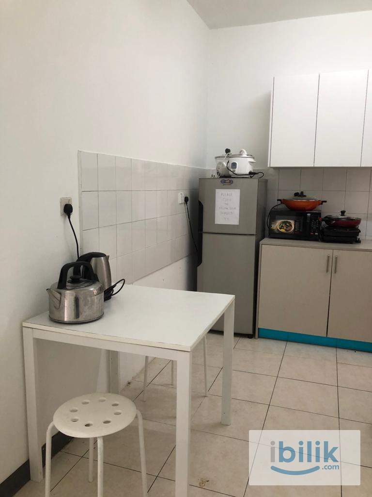 Single room with balcony at Cova Villa, Kota Damansara - Image 5