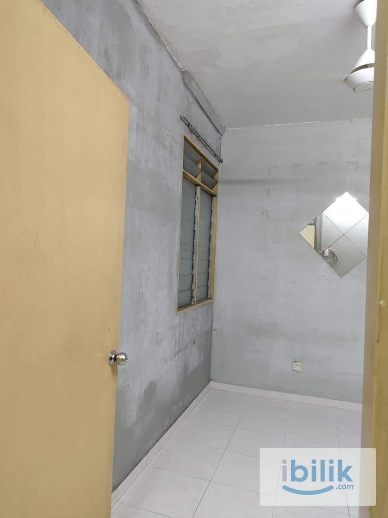 Third Room Mentari Court Blok C at Bandar Sunway, Petaling Jaya - Image 3