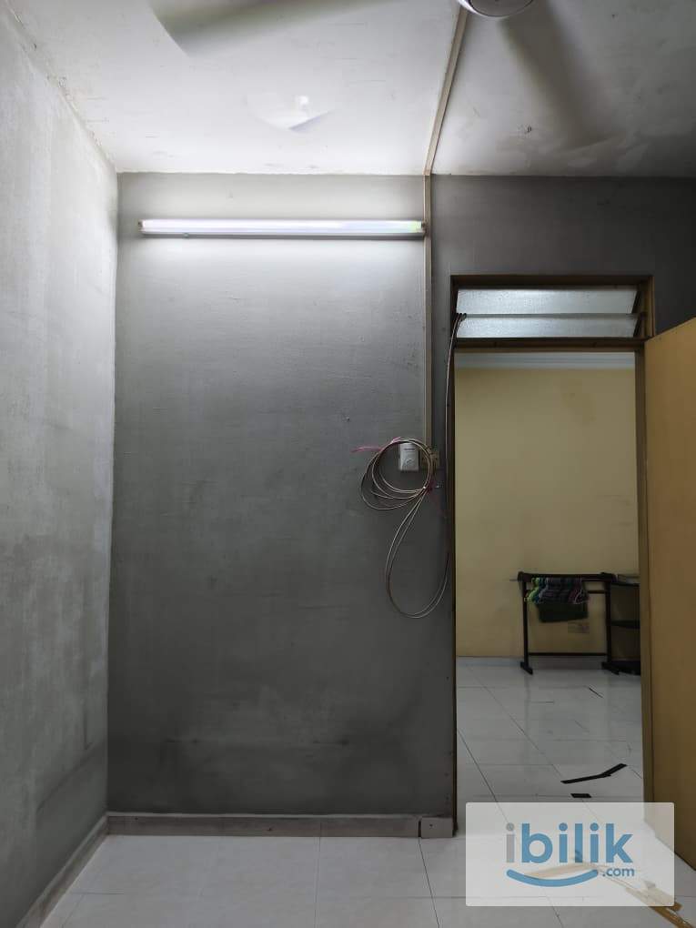 Third Room Mentari Court Blok C at Bandar Sunway, Petaling Jaya - Image 4