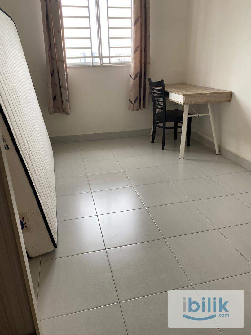 Centrio Avenue Master Bedroom - Image 4