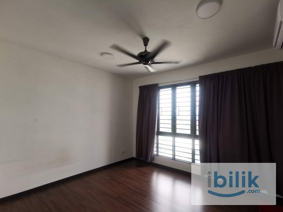 Master Room, Silk Sky - Image 1