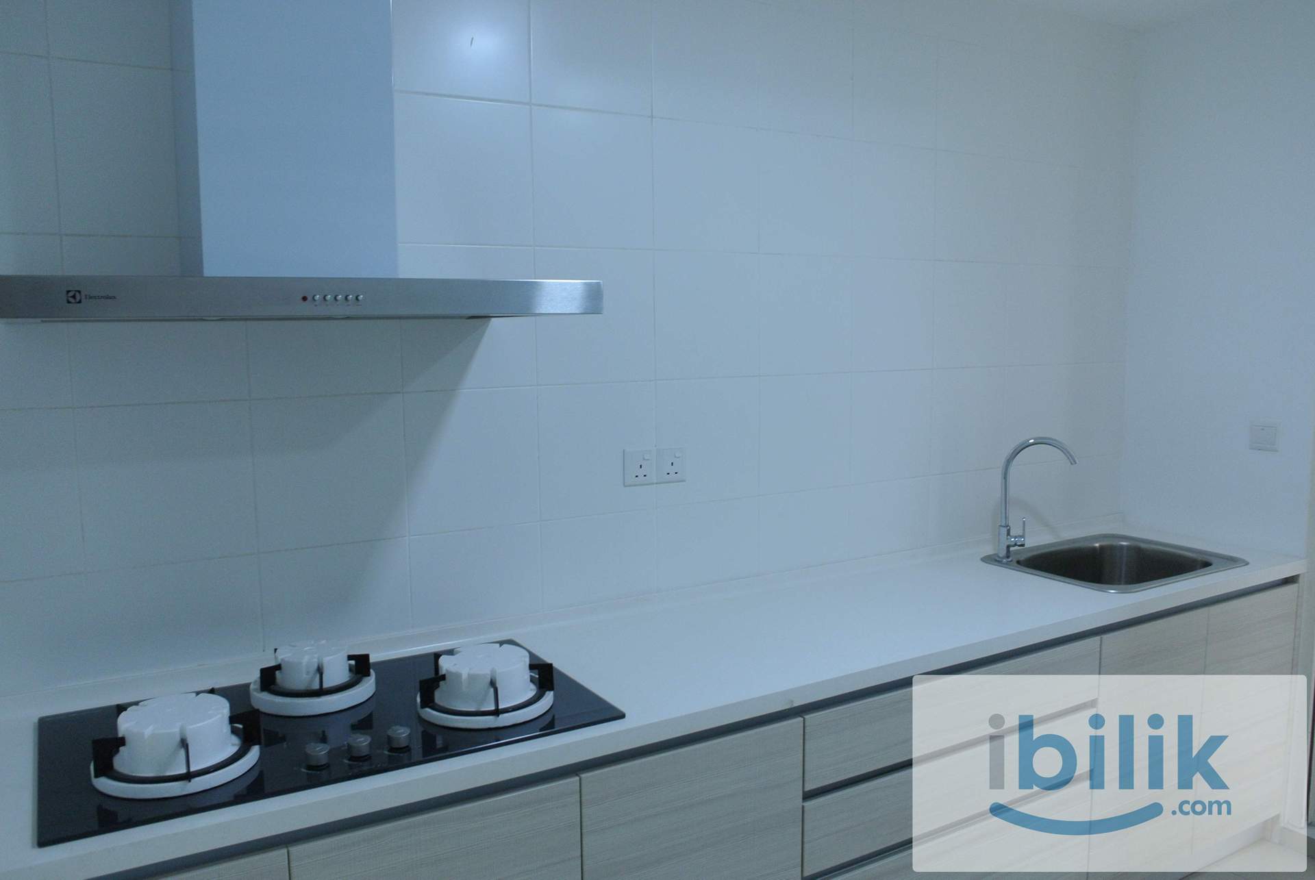Middle Room at Windows On The Park, Bandar Tun Hussein Onn - Image 5