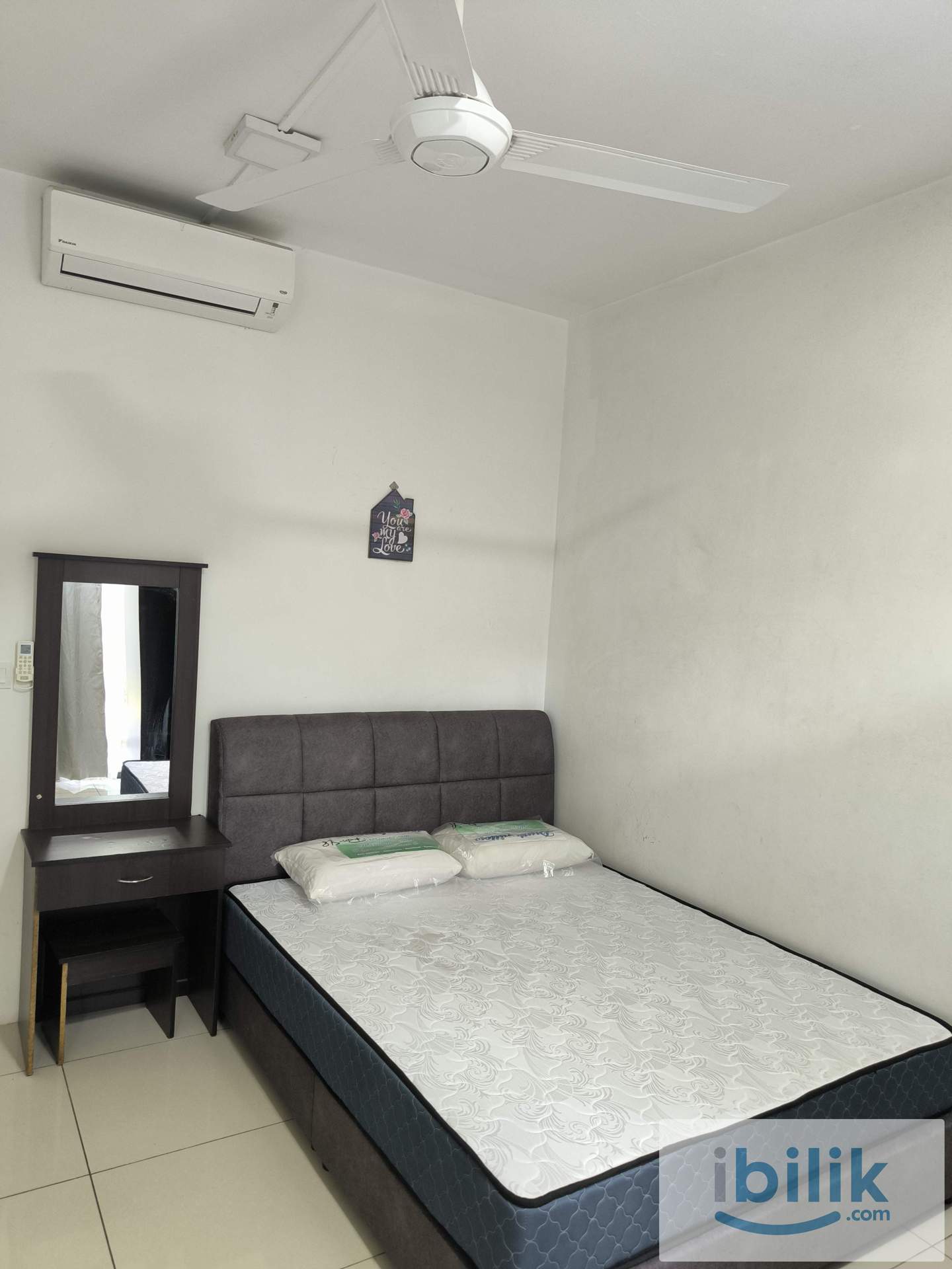 Fully furnished middle room for rent at Windows On The Park condo, 5 mins drive to C180 - Image 2