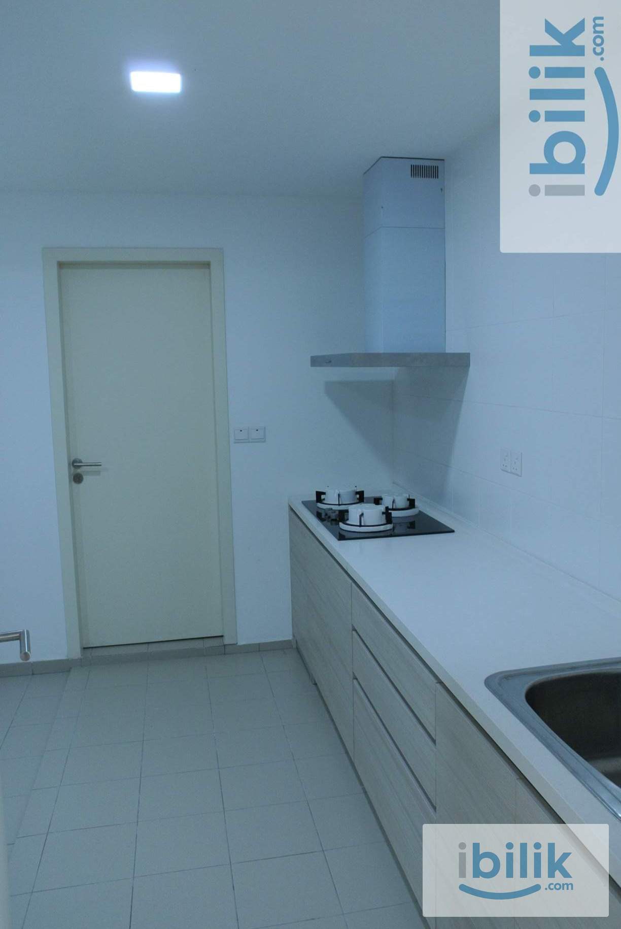 Fully furnished middle room for rent at Windows On The Park condo, 5 mins drive to C180 - Image 3