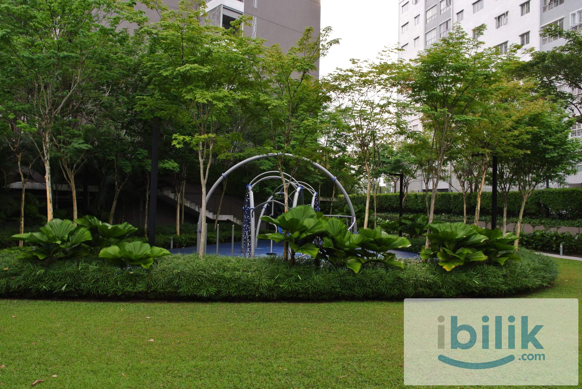 Fully furnished middle room for rent at Windows On The Park condo, 5 mins drive to C180 - Image 7