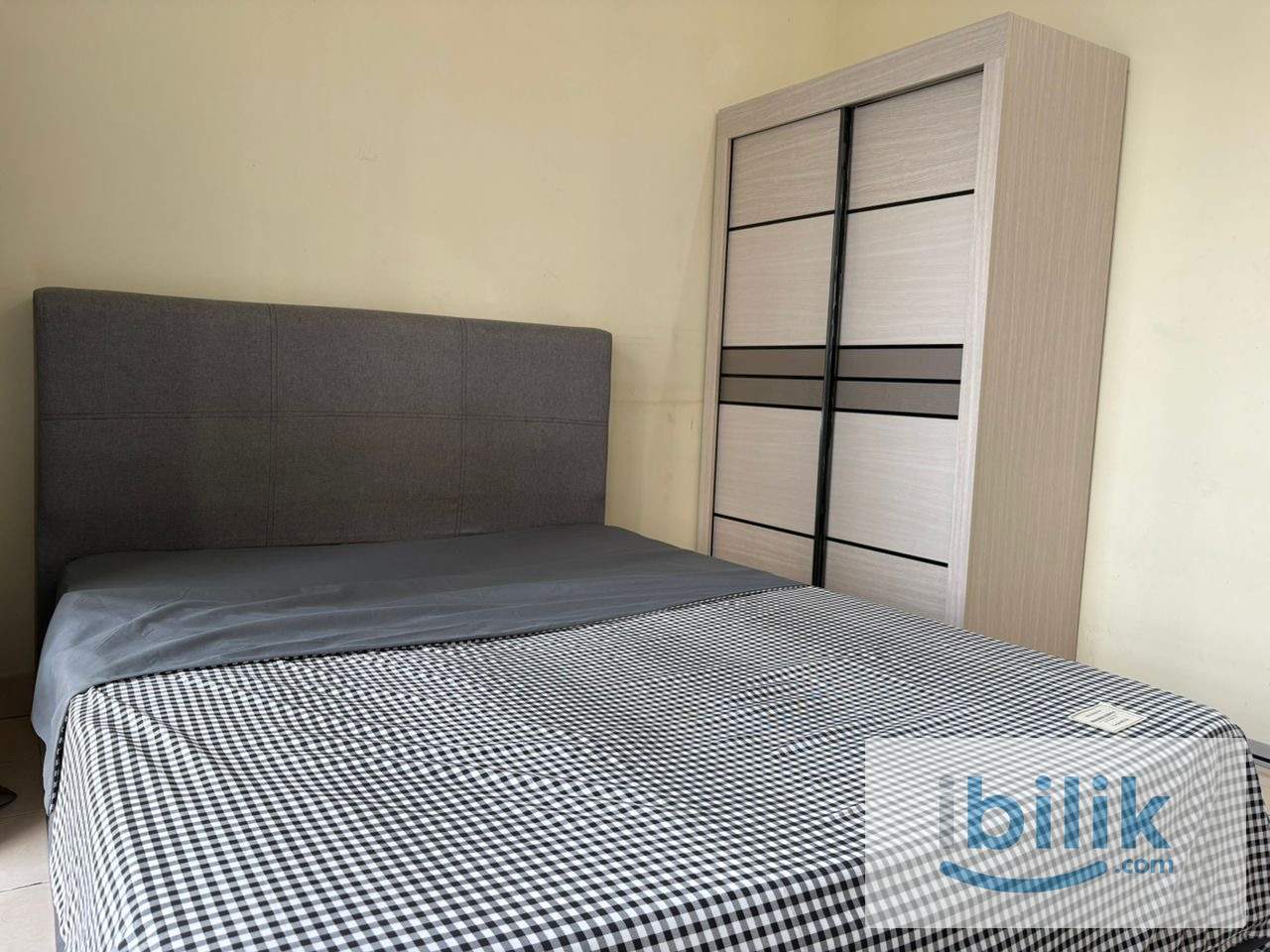 (Female unit)Comfy balcony room for rent at suriaMas condo sunway - Image 1