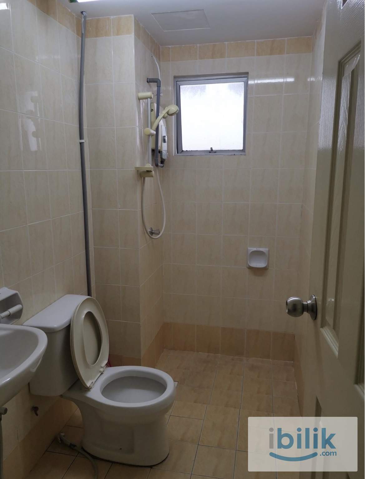 Comfy balcony room for rent at suriaMas condo sunway - Image 4
