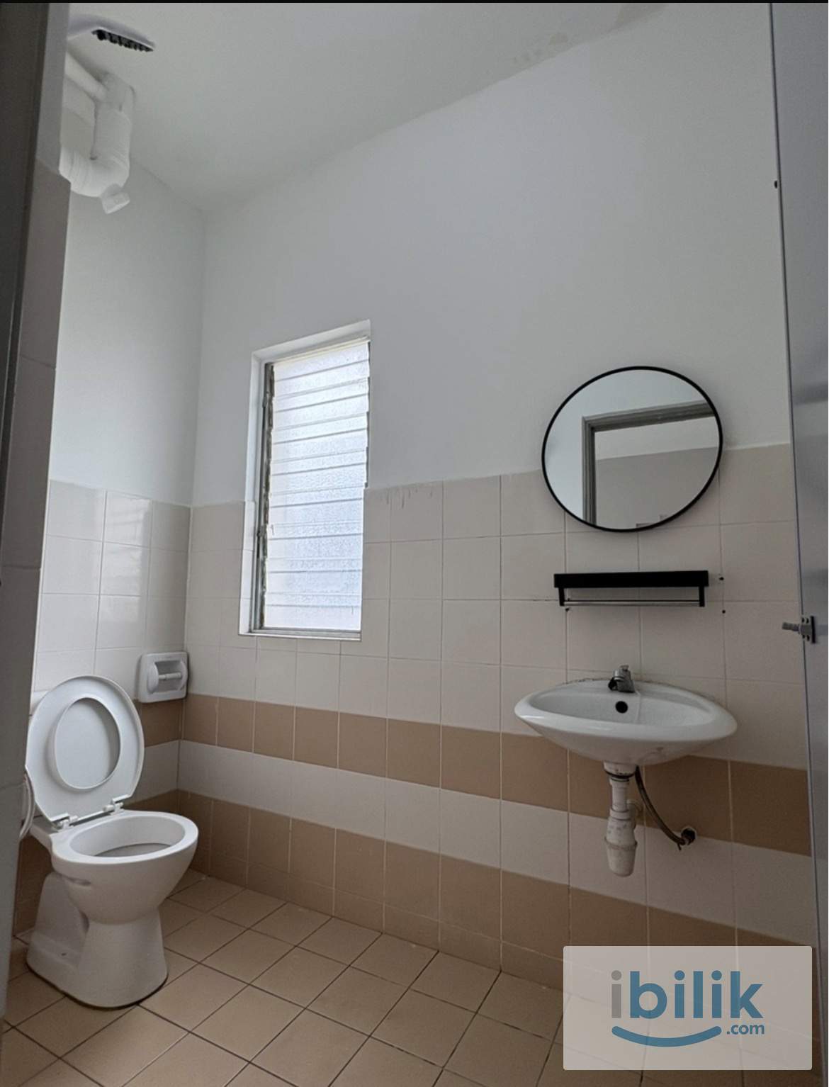 Comfy master room for rent at Residensi laguna - Image 3