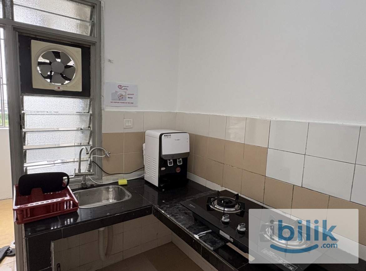 Comfy master room for rent at Residensi laguna - Image 5