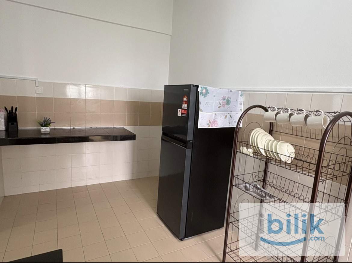 Comfy master room for rent at Residensi laguna - Image 6