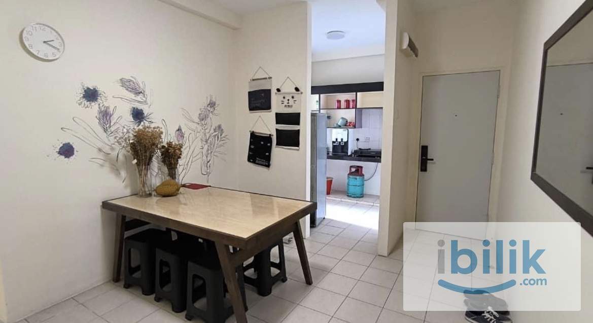 (Female unit)Comfy middle room for rent at casa subang - Image 3