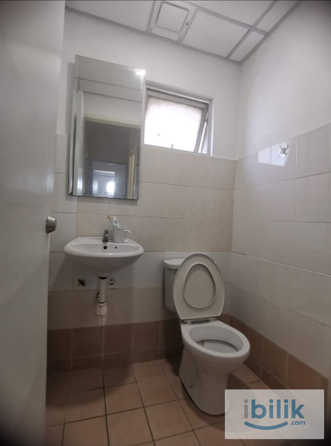 (Female unit)Comfy middle room for rent at casa subang - Image 4