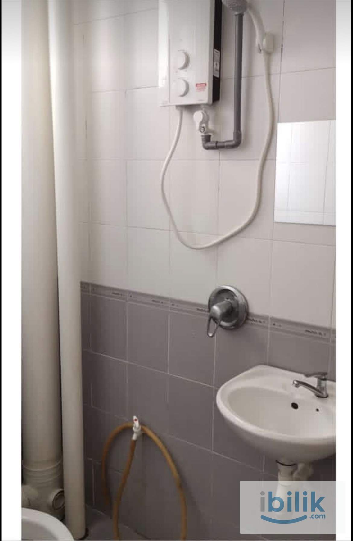 Comfy master room for rent at mentari court 2 - Image 4