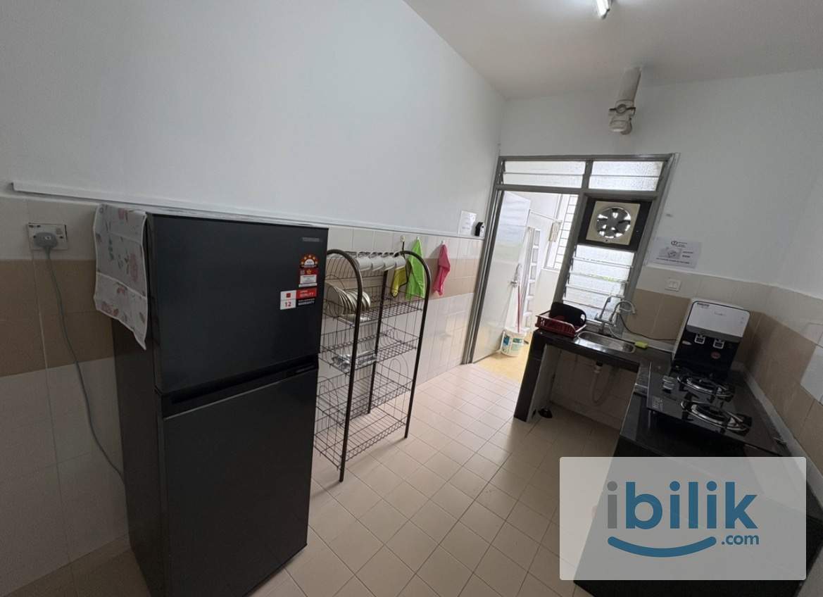 Comfy middle room for rent at Residensi Laguna  - Image 3
