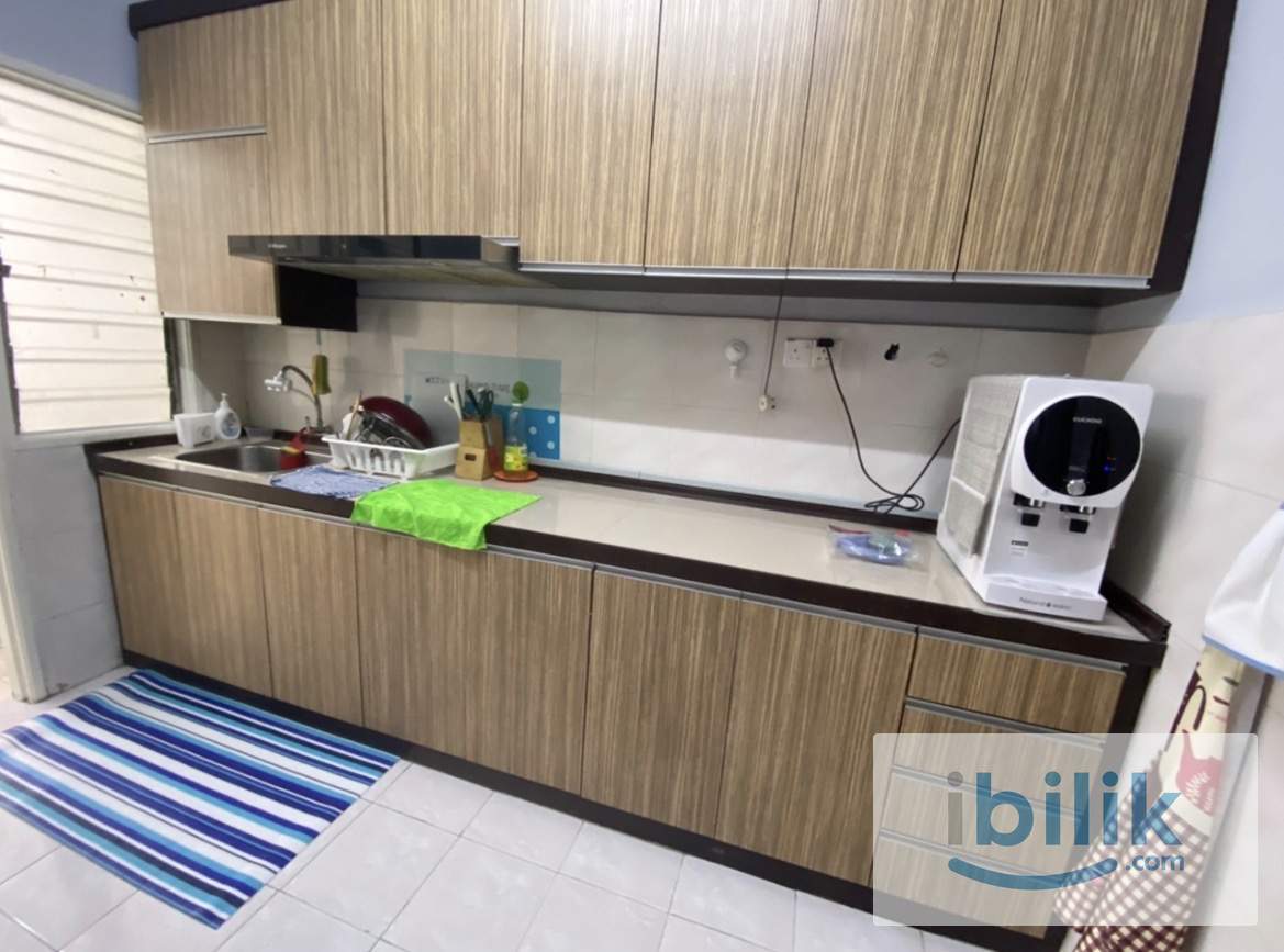 Comfy middle room for rent at suriaMas condominium  - Image 4