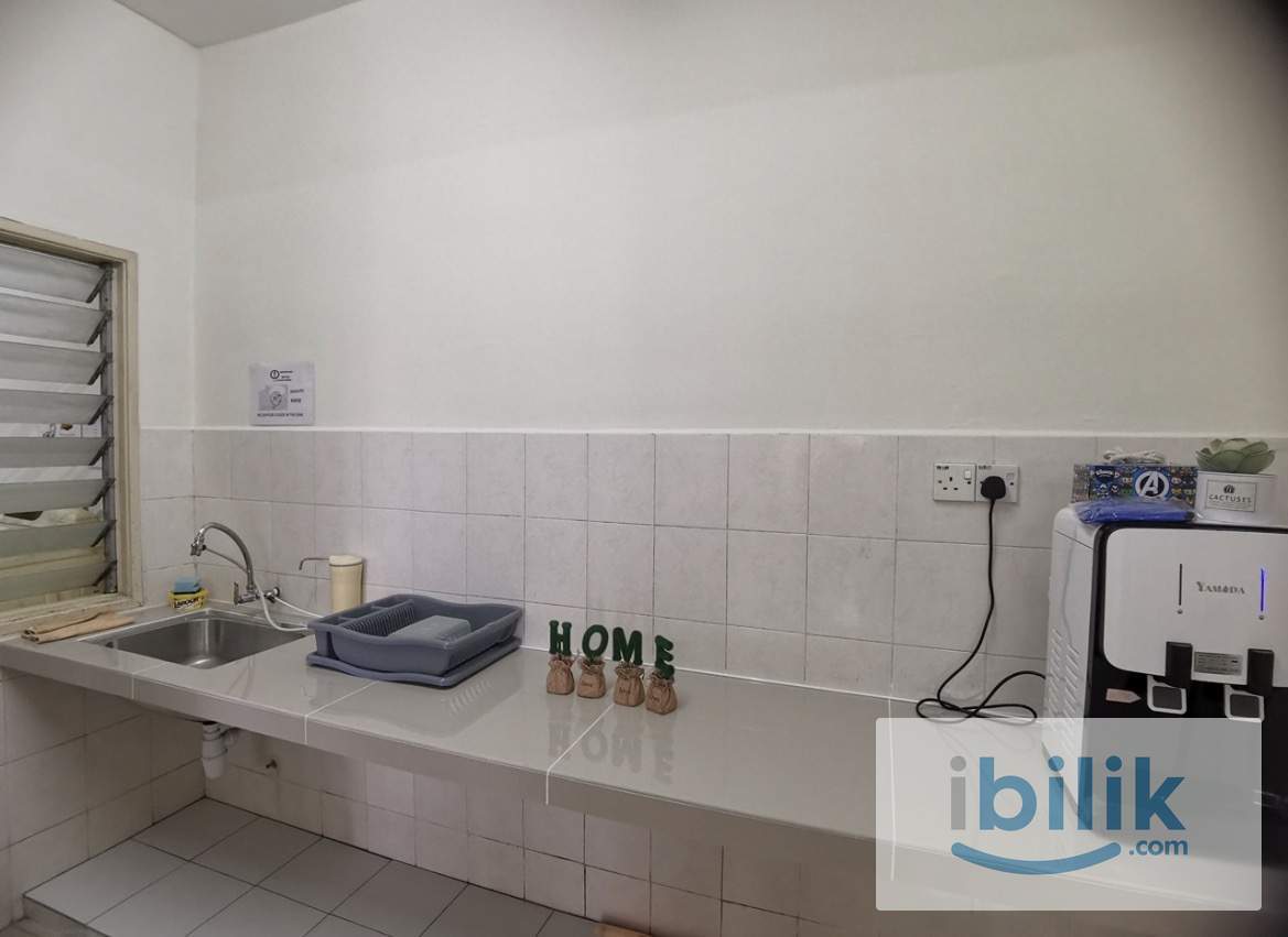 Comfy big room for rent at suriamas condominium condo female unit - Image 3