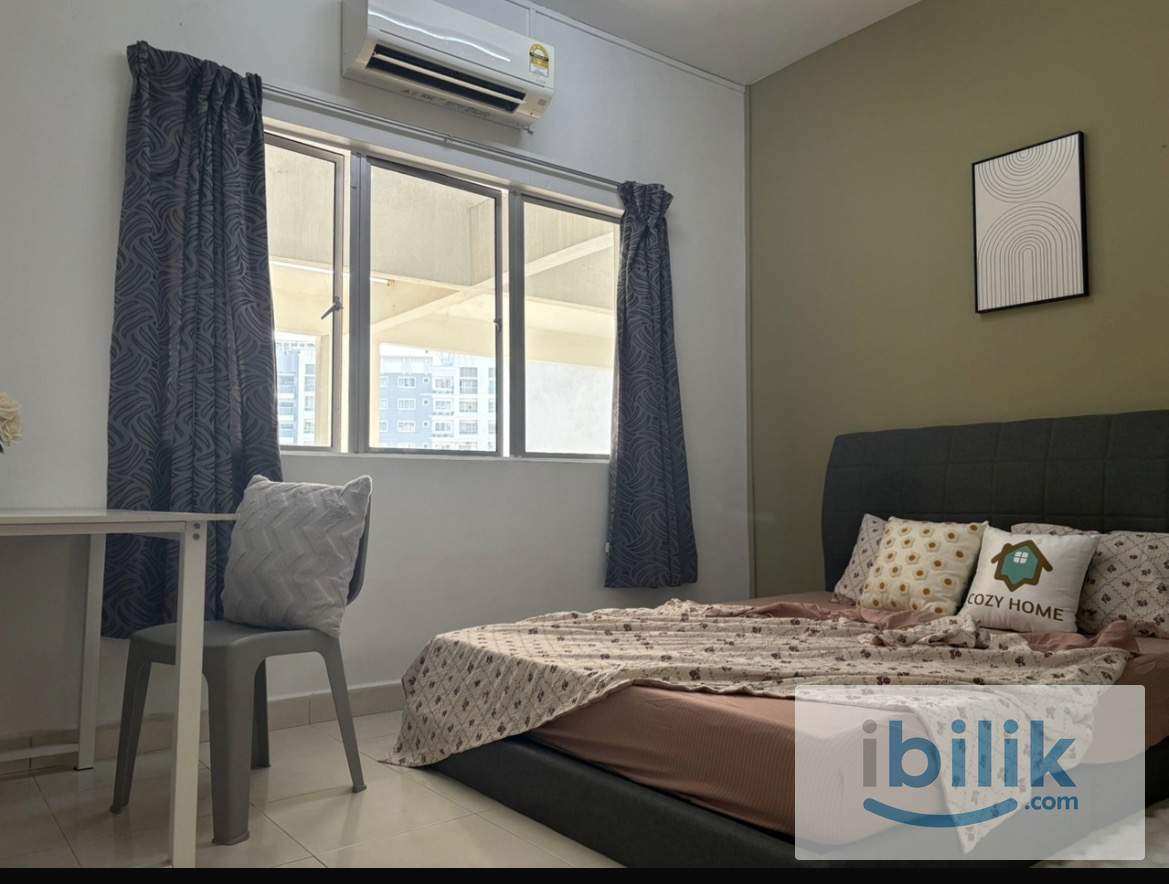 Comfy big room for rent at suriamas condominium condo female unit - Image 2