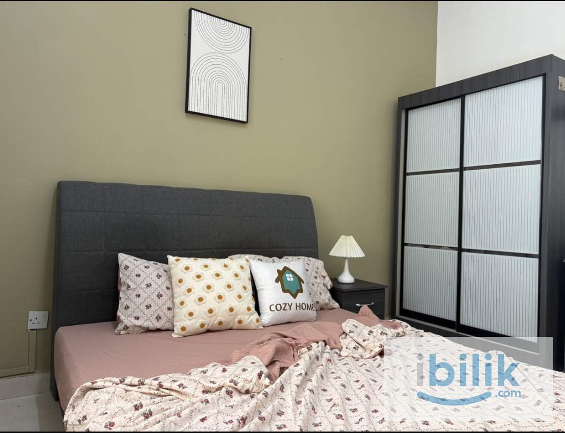 Comfy big room for rent at suriamas condominium condo female unit - Image 1