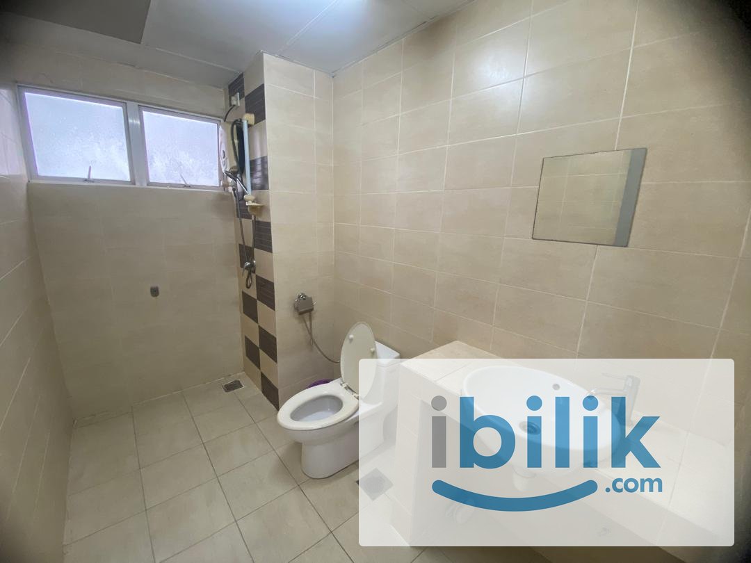 Actual Picture Big Cozy Master Room Good View🚶🏻 Walk to MRT Kota Damansara/Segi/Thomson 🧹Weekly Cleaning  & Free Wifi - Image 1