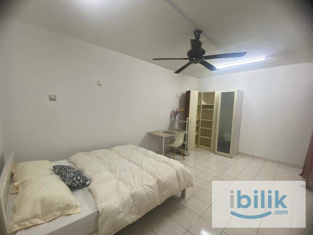 Actual Picture Big Queen Bed Furnished🚝Walk to MRT Surian /Sunway Medical🏊🏼Weekly Cleaning🧹Free Wifi Parking Optional - Image 2