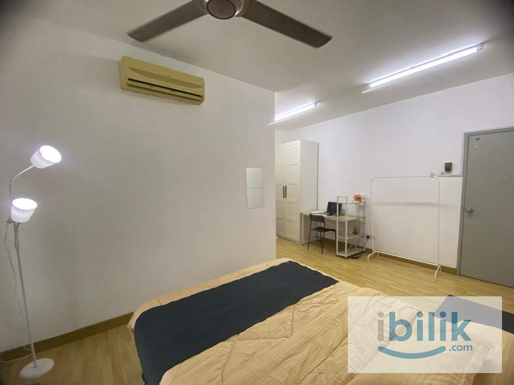 Actual Picture Big Cozy Master Room Good View🚶🏻 Walk to MRT Kota Damansara/Segi/Thomson 🧹Weekly Cleaning  & Free Wifi - Image 3
