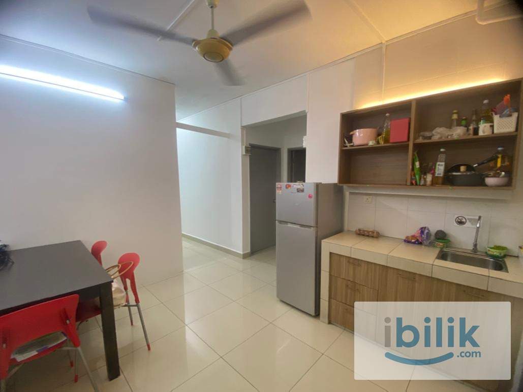 Actual Picture 🚶🏻Furnished Female Only Room 🚶🏻6min Walk to MRT Kota Damansara 🧹Free Wifi & Weekly Cleaning - Image 1