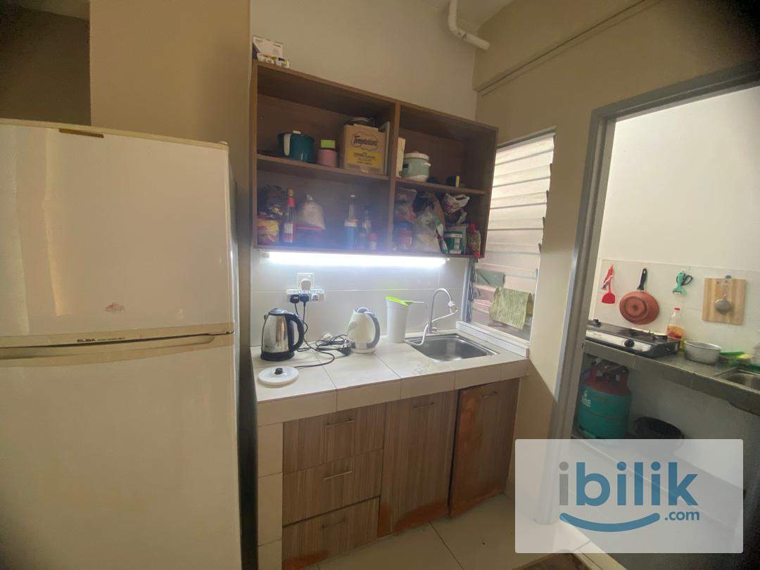 Convenient Location Female Unit🏊🏼Private Furnished Room 🚶🏻Walk to MRT Kota Damansara🧹Free Wifi & Weekly Cleaning - Image 4