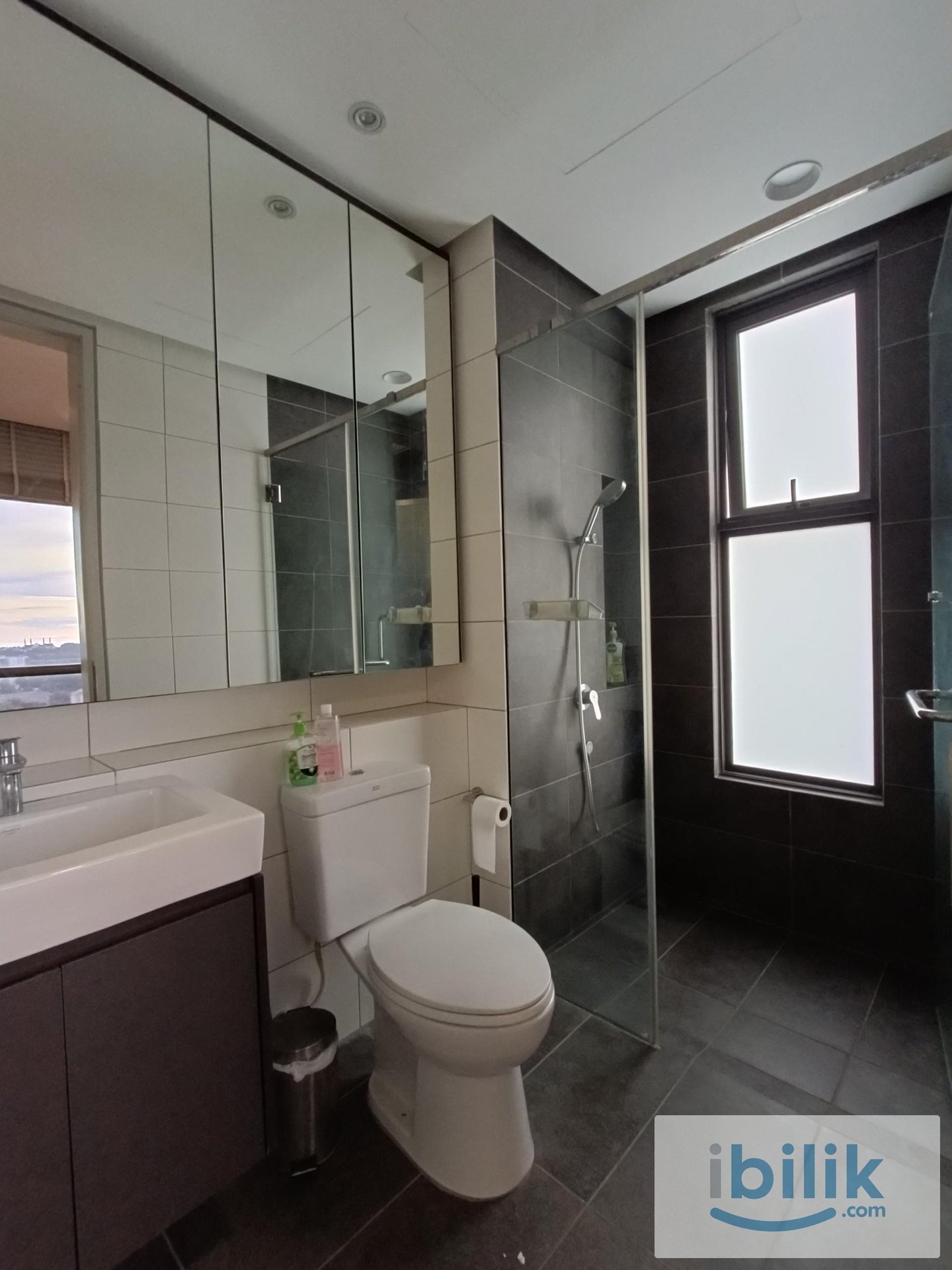 Middle Room with Attached Bathroom - Image 4