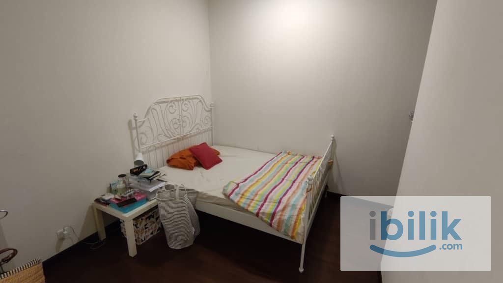 Middle Room with shared bathroom - Image 1