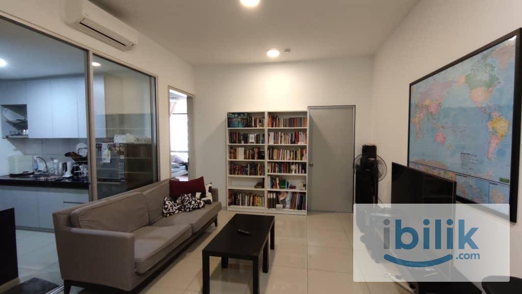 Middle Room with shared bathroom - Image 4