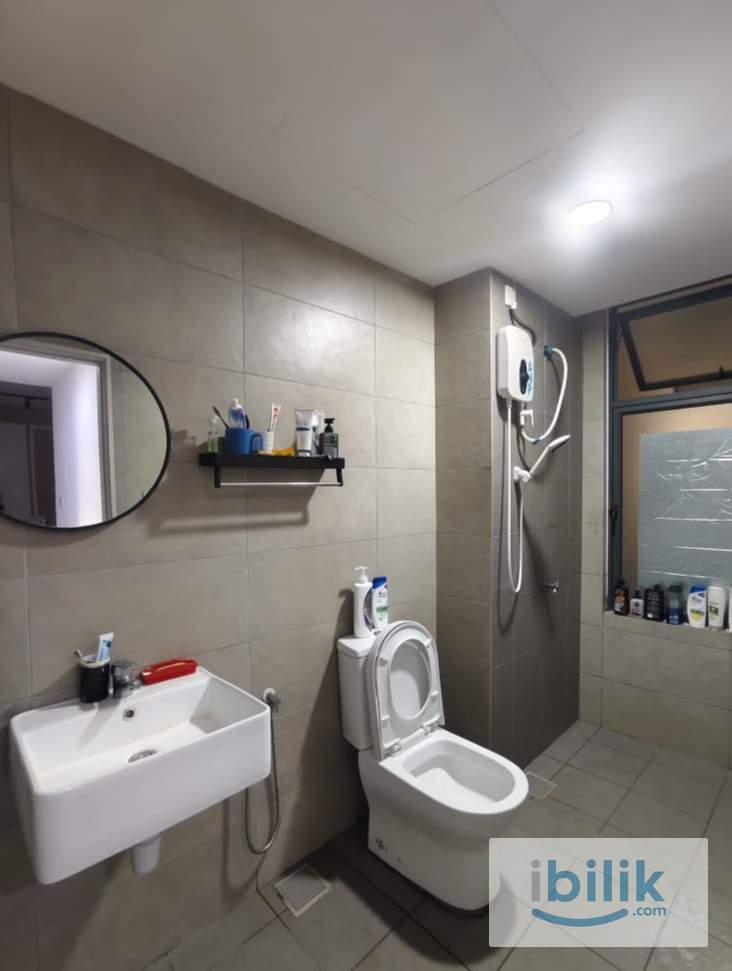 Middle room for rent Riana South (Female/ Male Unit) - Image 3