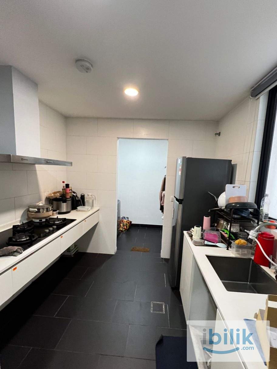 Middle Room @ Sq Where Residence_MRT KG Selamat (INcludes Utilities and wifi) - Image 2