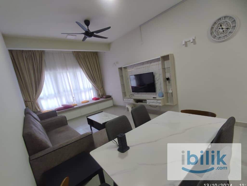 Spacious Master Room at Akasia Kondominium, Bukit Jalil - Image 1