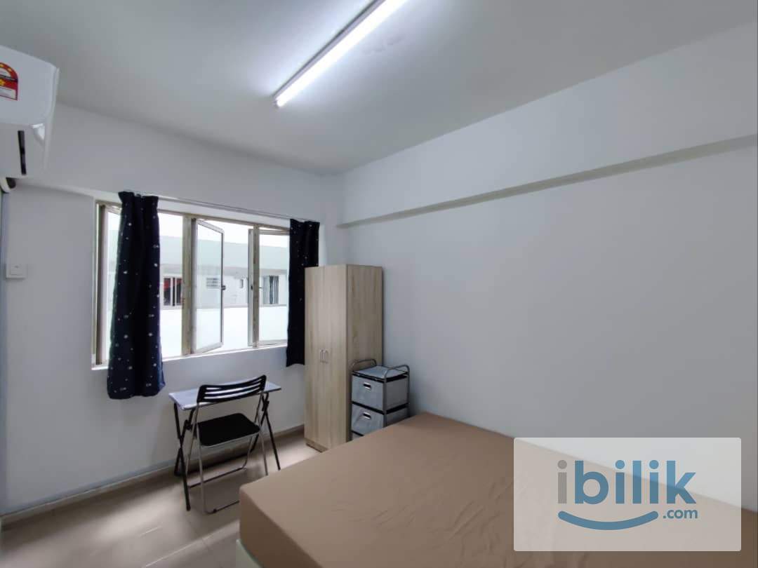 Plaza 393  near Velocity AC w/ ceiling Fan Mid Room, single male - Image 5