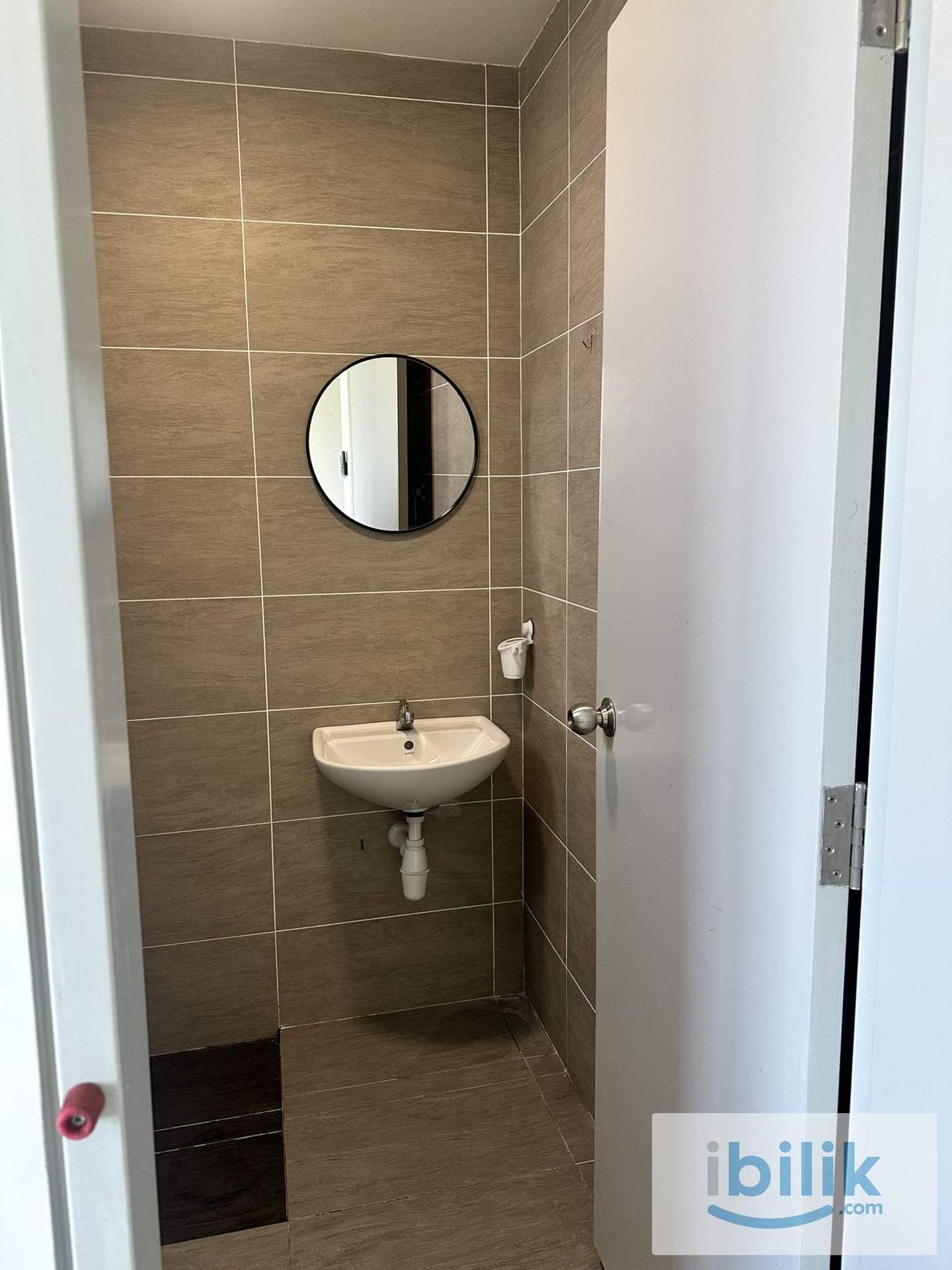 Room for Rental (Near MRT) - Studio Unit - Image 5