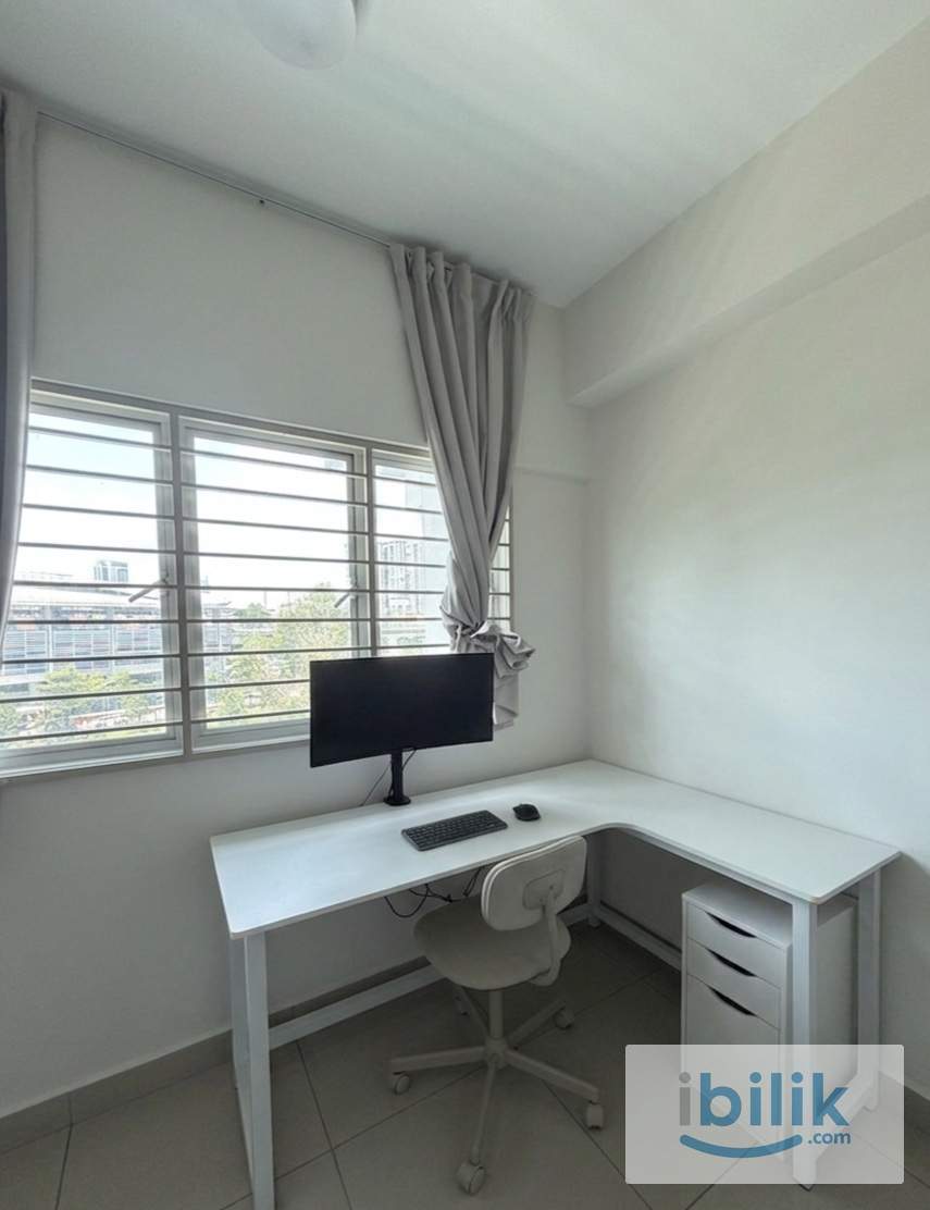 Middle Room - Image 5