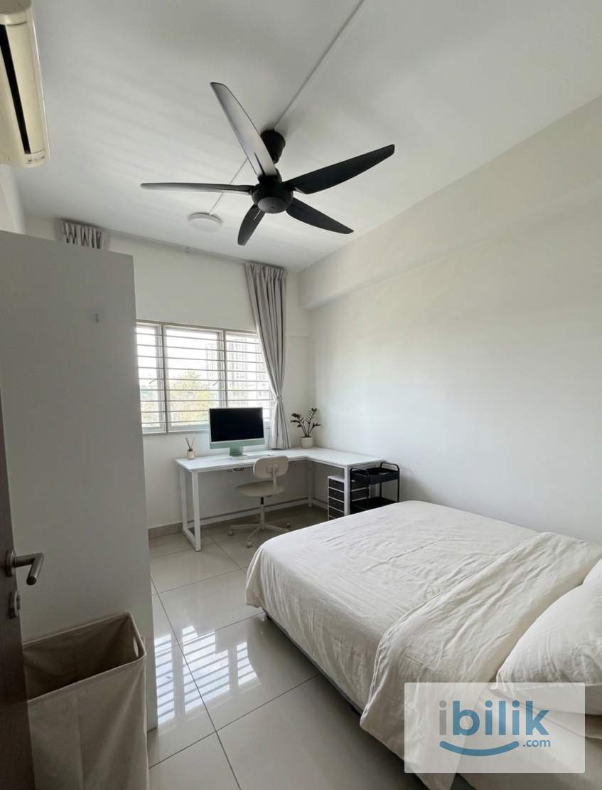 Middle Room - Image 6
