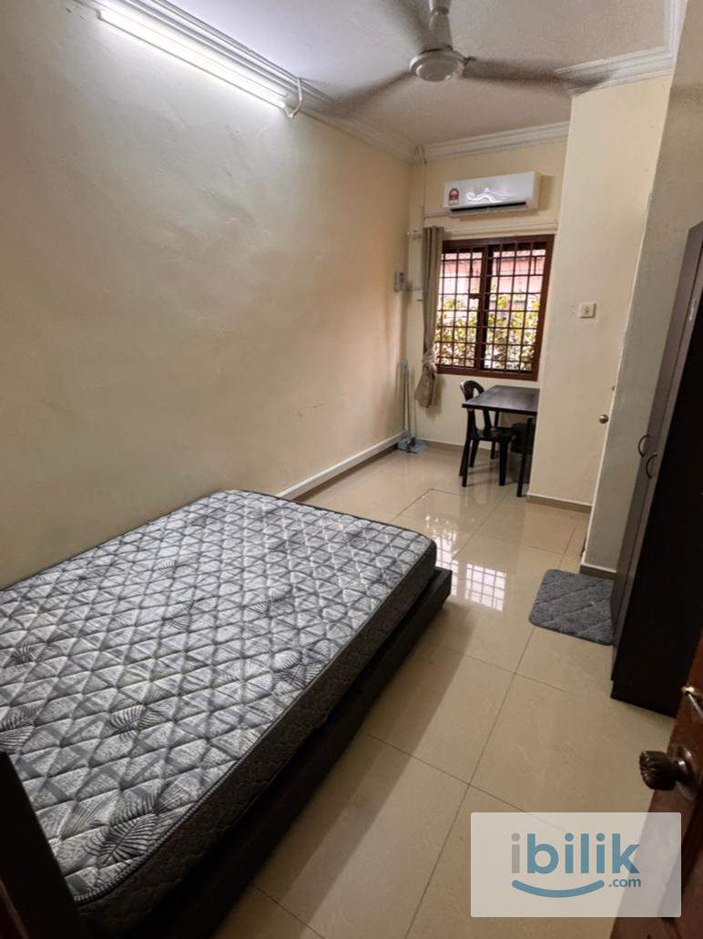 Middle Room For Rent at Taman Mount Austin  - Image 1