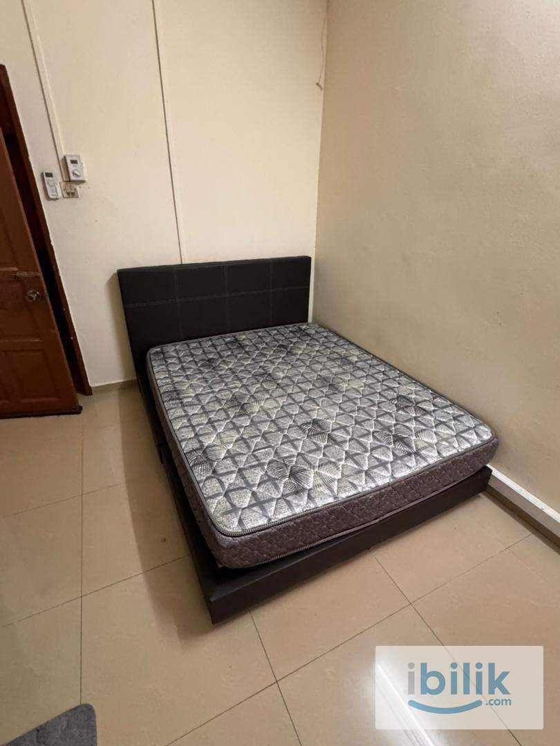 Middle Room For Rent at Taman Mount Austin  - Image 2