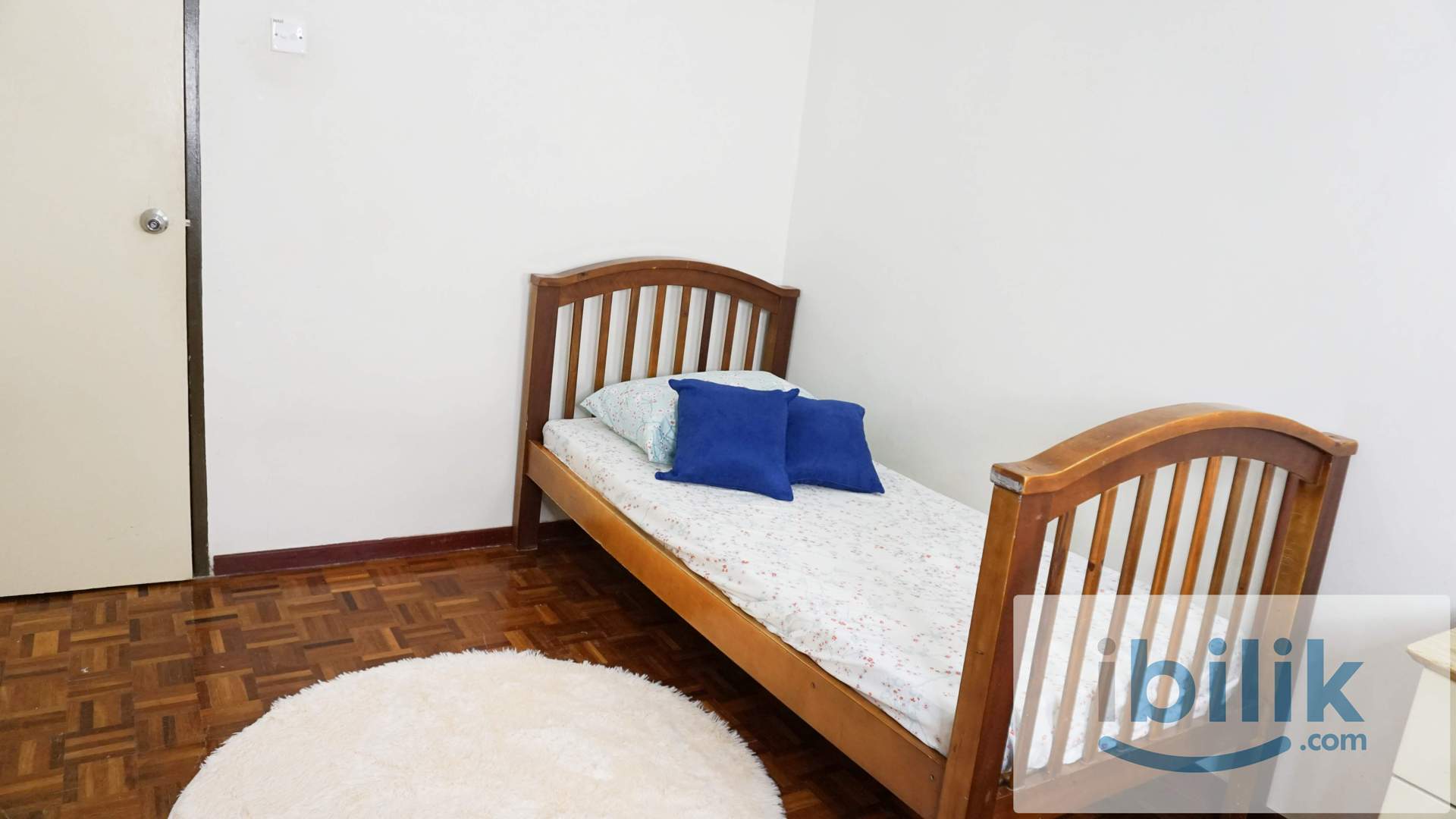 Middle Room For Rent At Taman Mount Austin  - Image 1