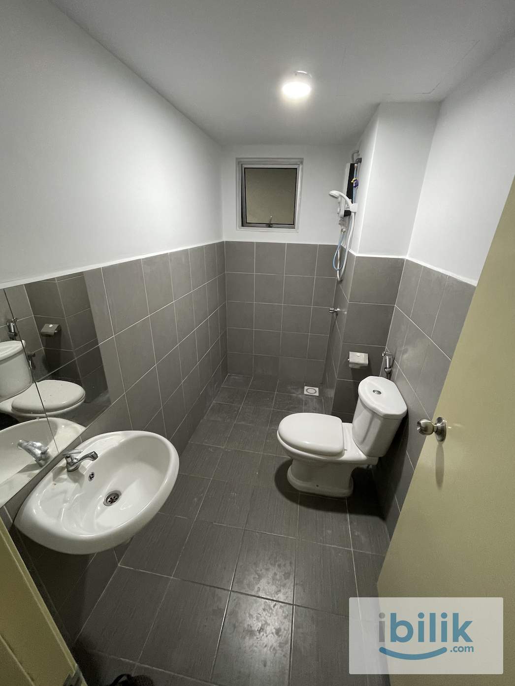 Female Room Single (Big Room with Queen Bed) walk to LRT Sri rampai - Image 6