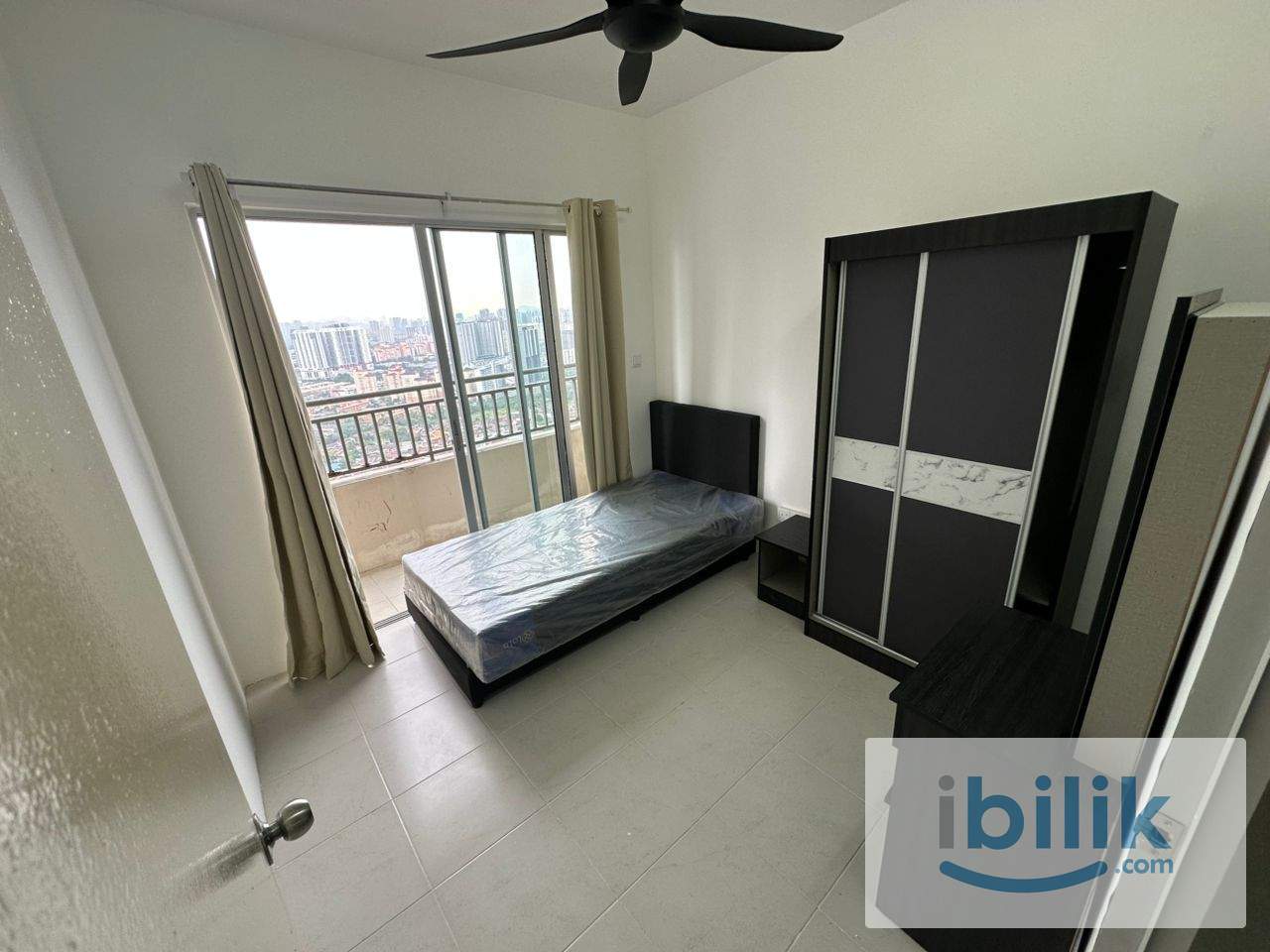 Female Single Room with balcony (Walk to LRT Station) Rent include utilities  - Image 1