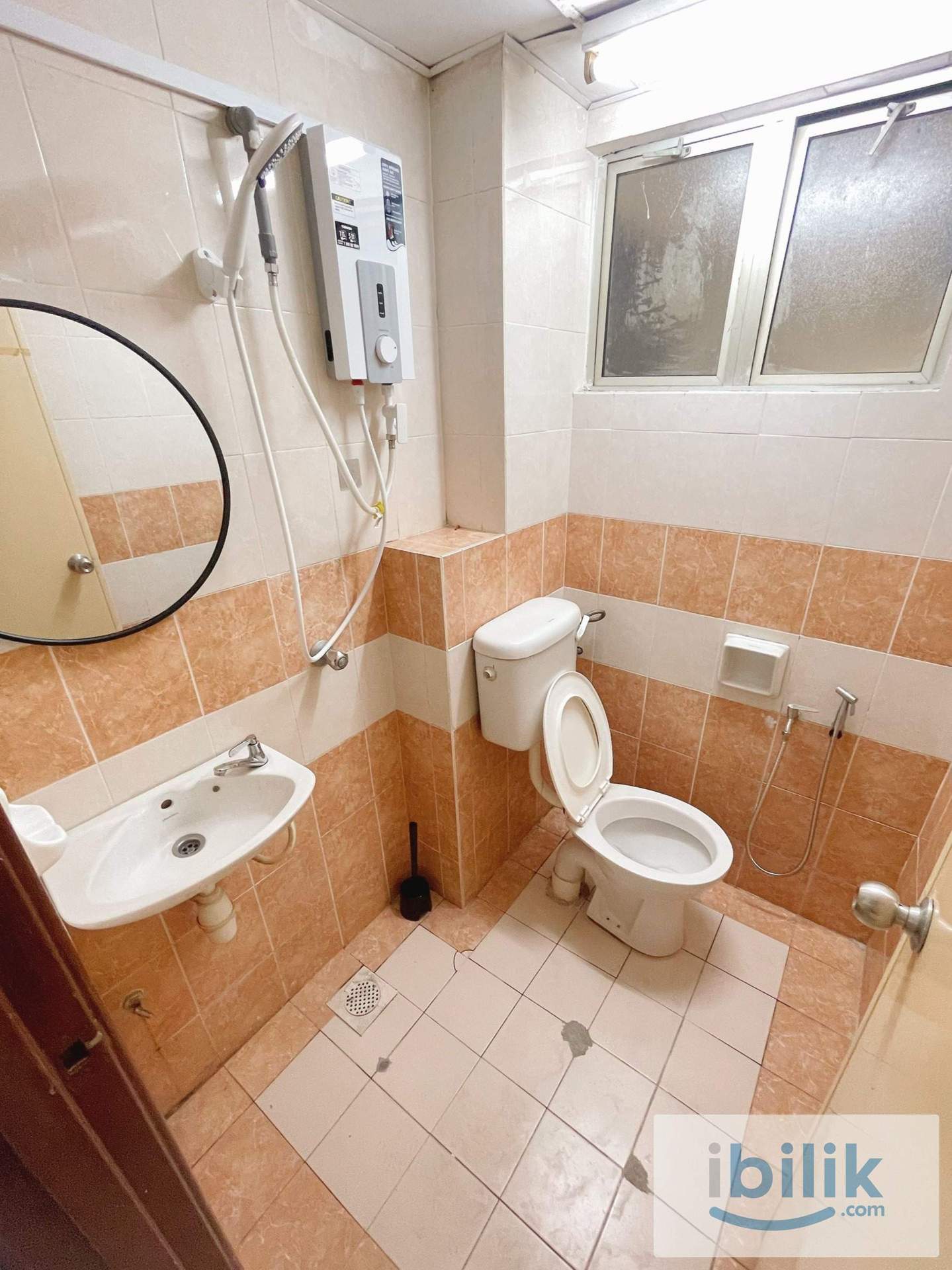 🏡MOST SOUGHT AFTER ROOM!🥰PREMIUM QUEEN ROOM! WALKING DISTANCE TO MRT MUTIARA DAMANSARA 🚅 - Image 10