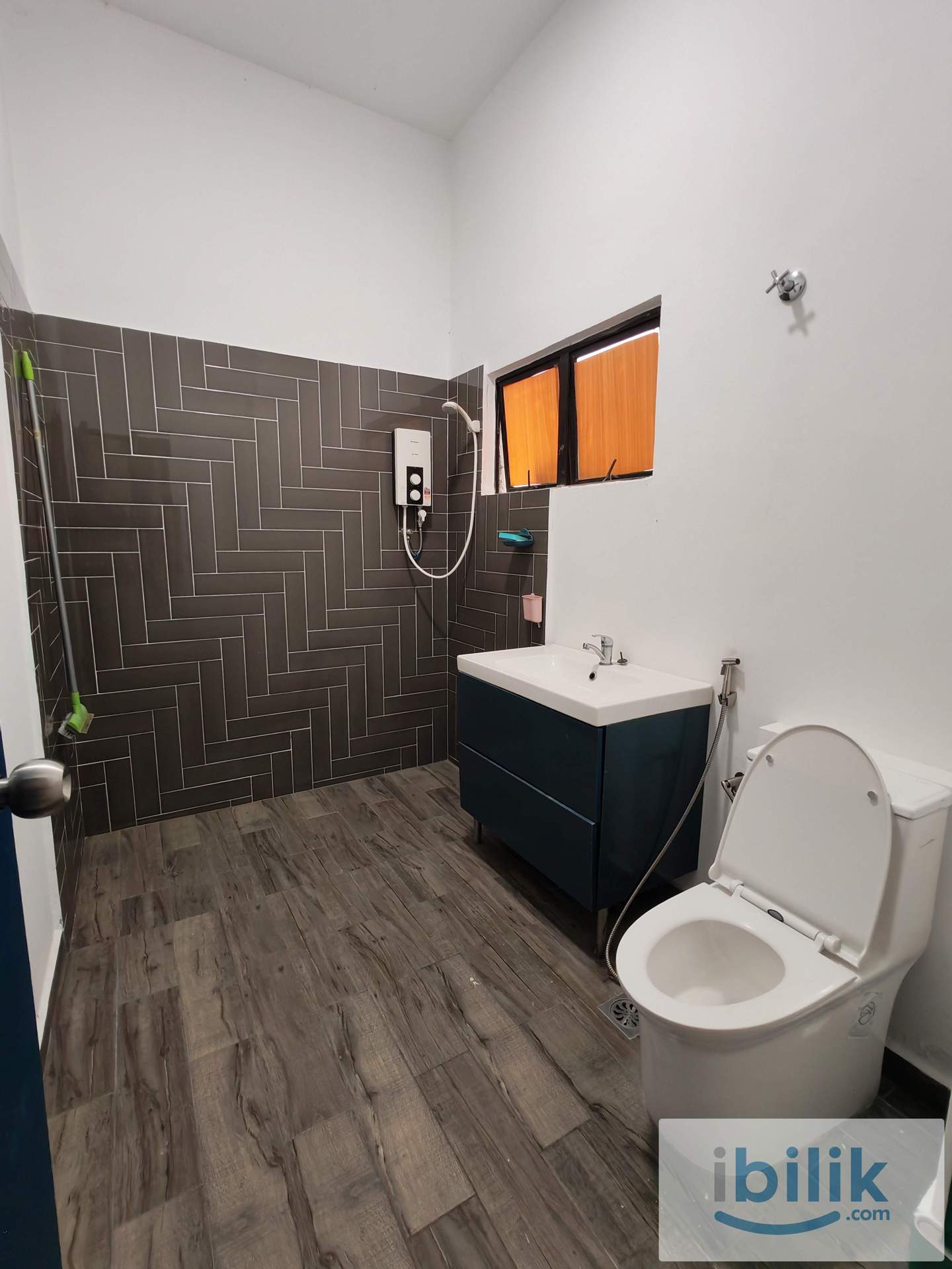 Ensuite Room at Villa Putra Condominium, Kuala Lumpur Chow Kit - Image 1
