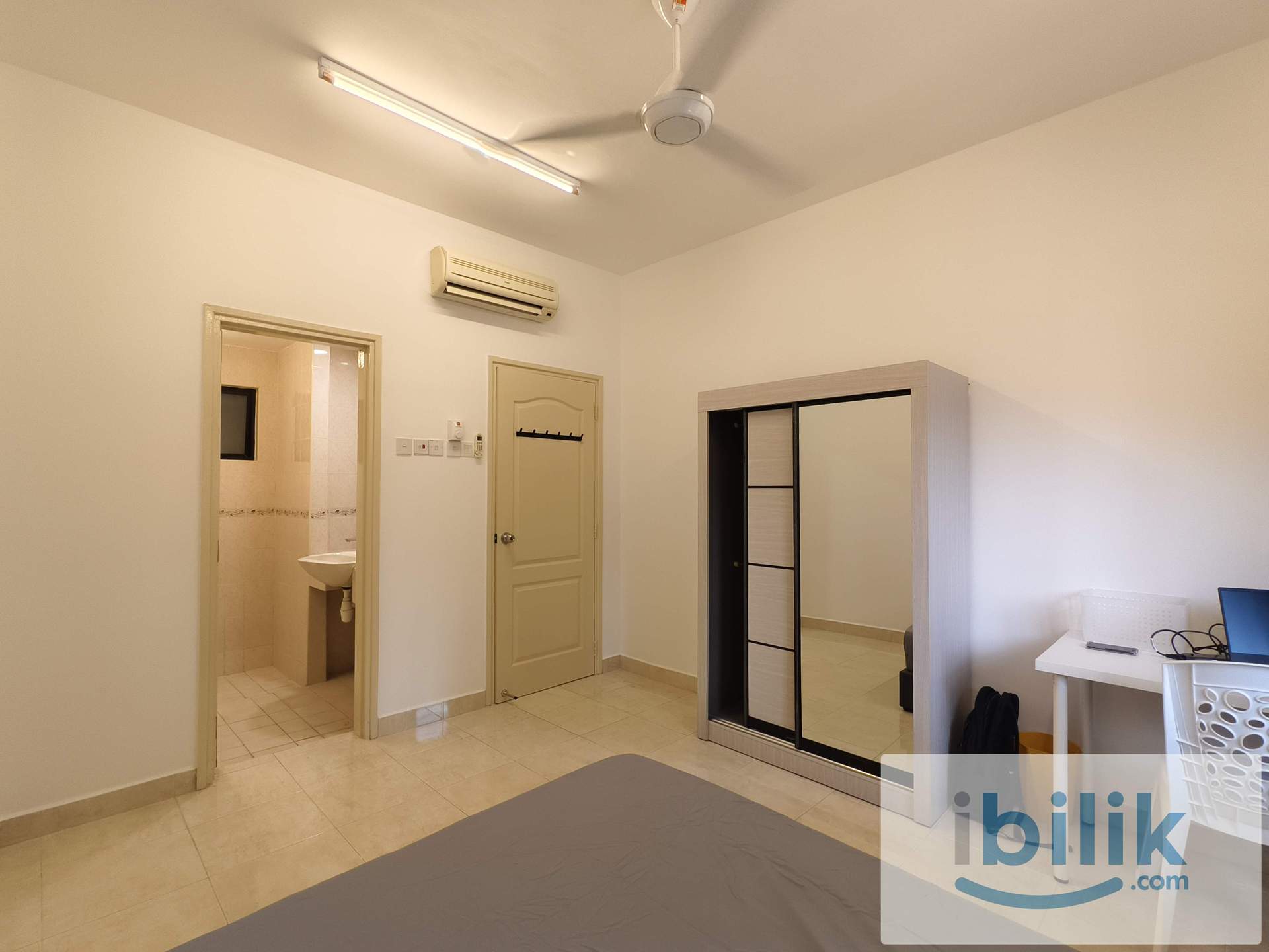 Master Room at Pelangi Utama, Bandar Utama, Petaling Jaya - Image 4