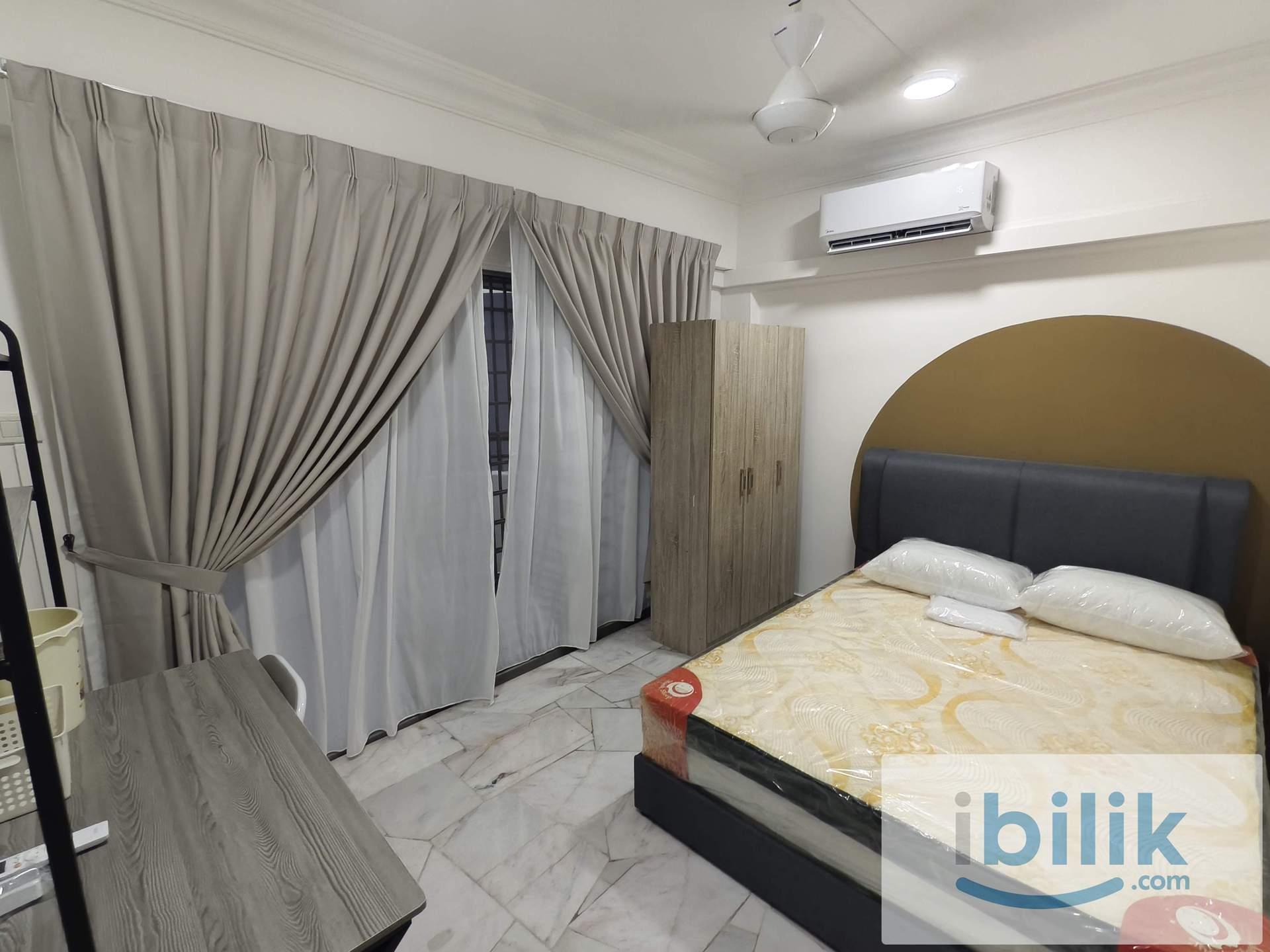 Middle Room at Shang Villa, PJ SS7 - Image 1