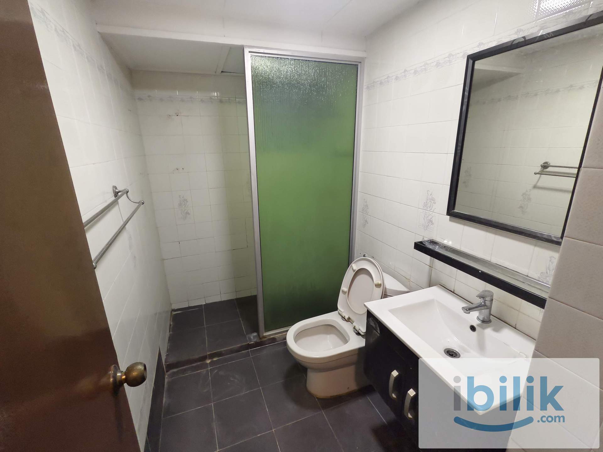 Master Room at Shang Villa, Petaling Jaya SS7 - Image 4