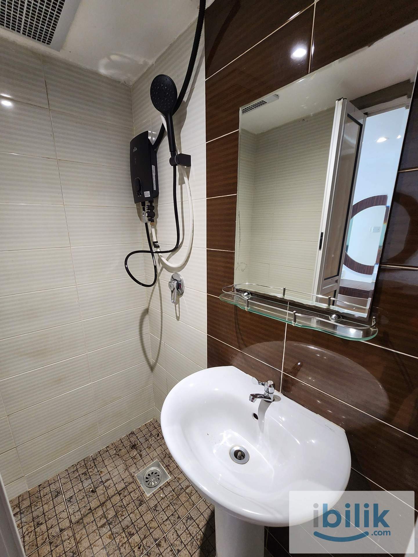 CHEAPEST MASTER ROOM WITH WINDOW🏡🏡 AT GRAND MARIA HOTEL CHOW KIT 🔥🔥🔥 LAST 3 ROOM ONLYYYY , WALK TO MONORAIL , SHOPPING M - Image 3