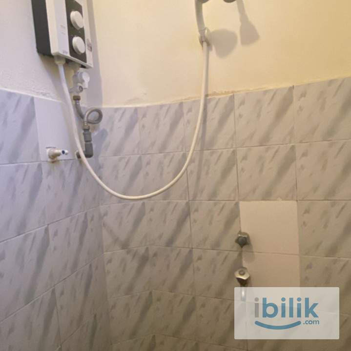 BU4, BANDAR UTAMA / Clean Middle Room / Fully Furnished - Image 3