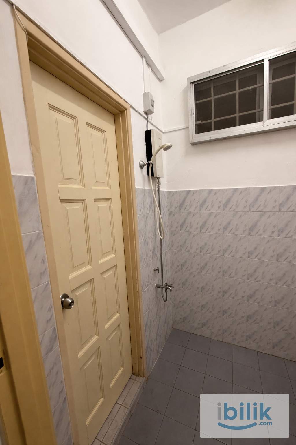 BU 4, downstairs large room available for rent - rm 700 - Image 4